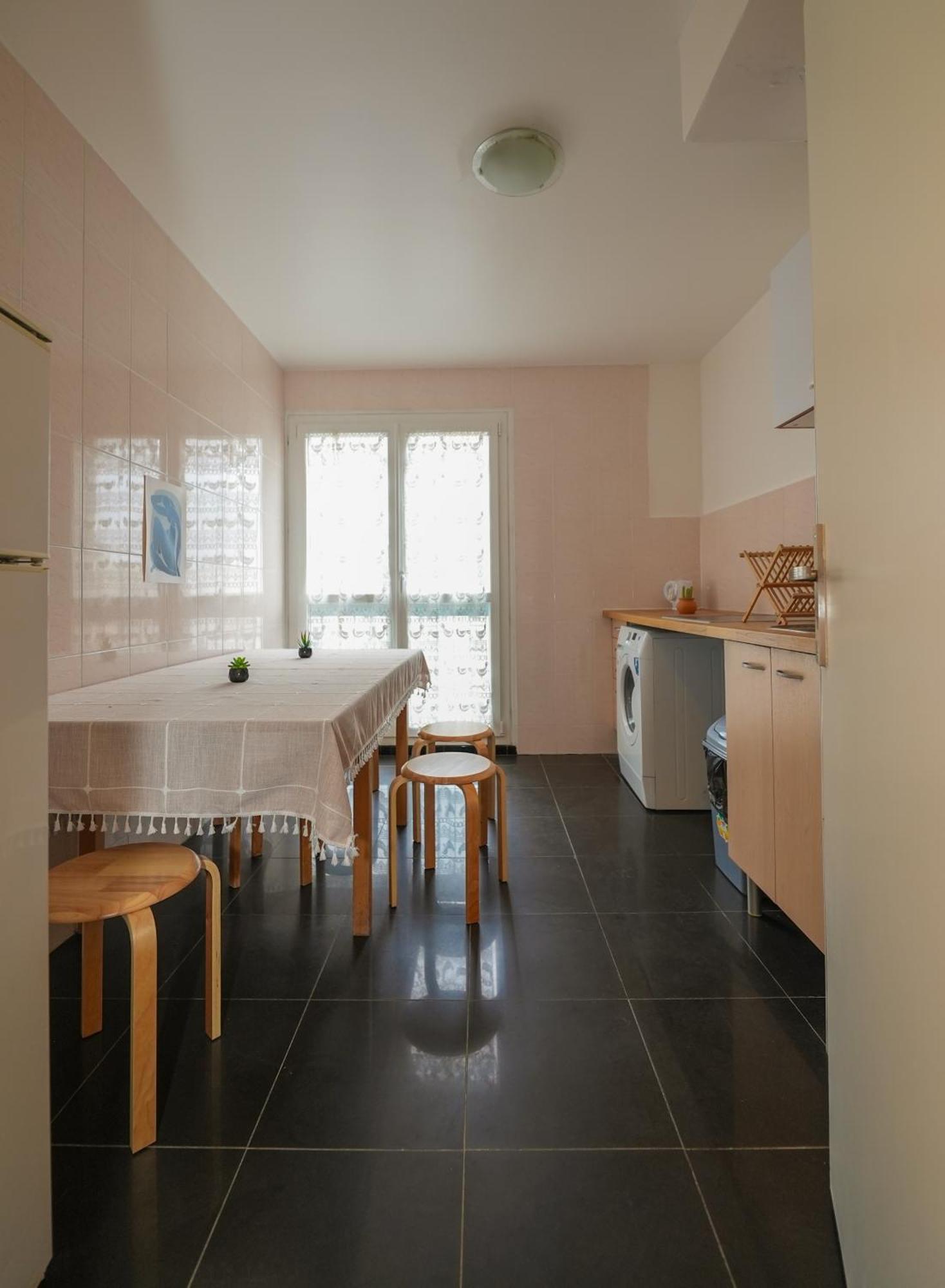Appartement Confortable Et Lumineux A Belleville Parijs
